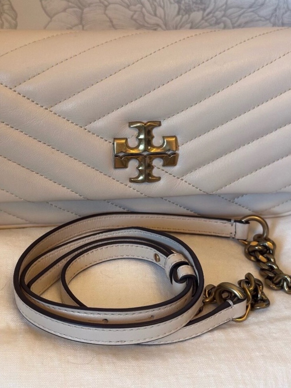 Tory Burch Kira Chevron
Crossbody | Women's | Cream